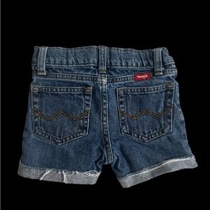 Wrangler size 3t shorts very cute